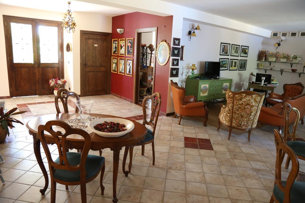 La Locanda Del Picchio Country House Morro dʼOro Exterior foto
